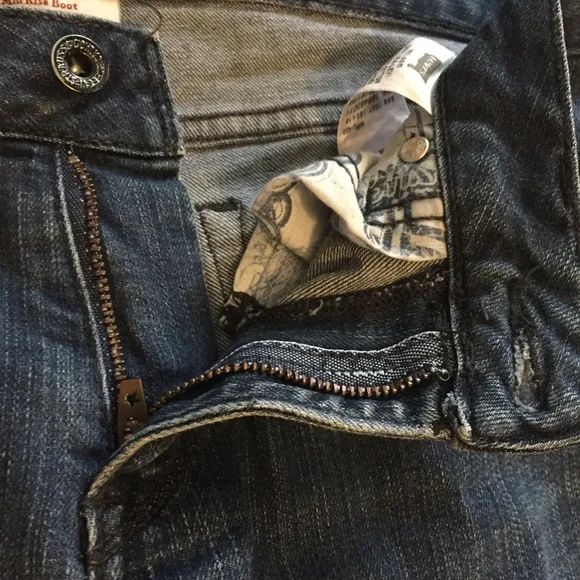 ✨👖 Levi's Mid Rise Bootcut 553 – For When You Wanna Kick It in Style 👖✨ - Picture 8 of 11